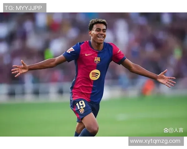 足球球星因训练失误被罚站引发队友围观笑声不断